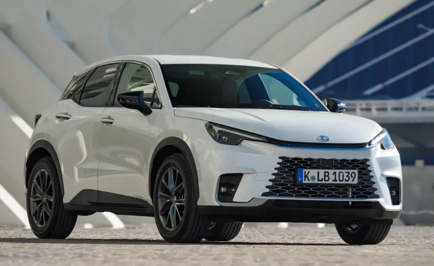 Lexus LBX - Czy to mały SUV premium, którego szukasz?