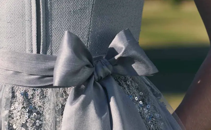 Kinderdirndl Schleife - So sitzt sie perfekt & kindgerecht