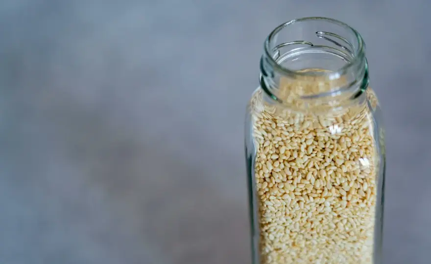 Gomasio fatto in casa, la ricetta con sesamo e sale