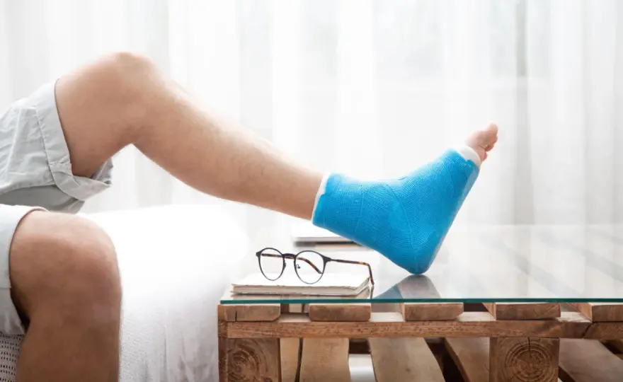 Schuhe nach Fersenbeinbruch - So heilt dein Fuß richtig
