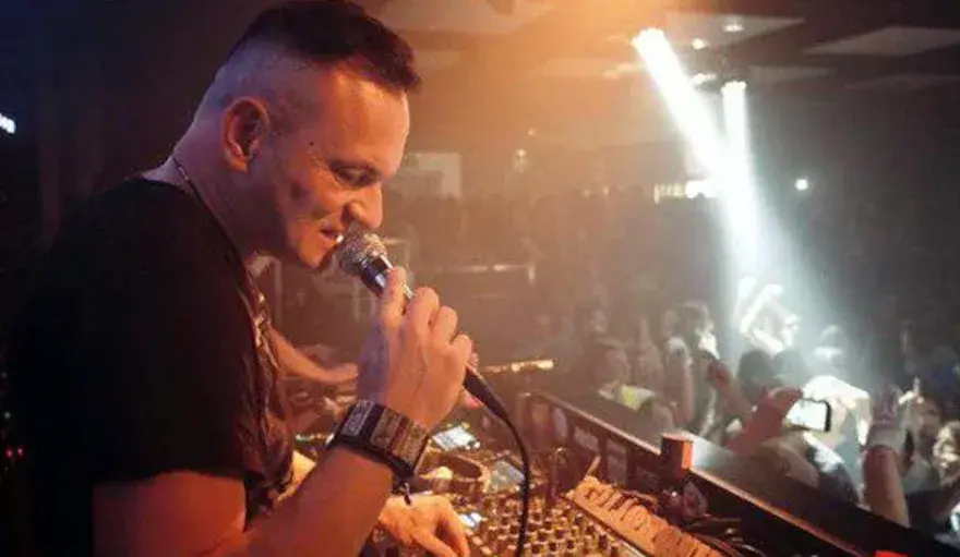 Ile bierze DJ Hazel za występ? Poznaj aktualne stawki i warunki