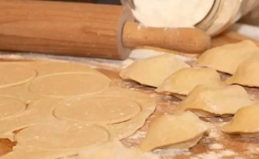 Przepis na idealne ciasto do pierogów bezglutenowych – prosto i bez błędów