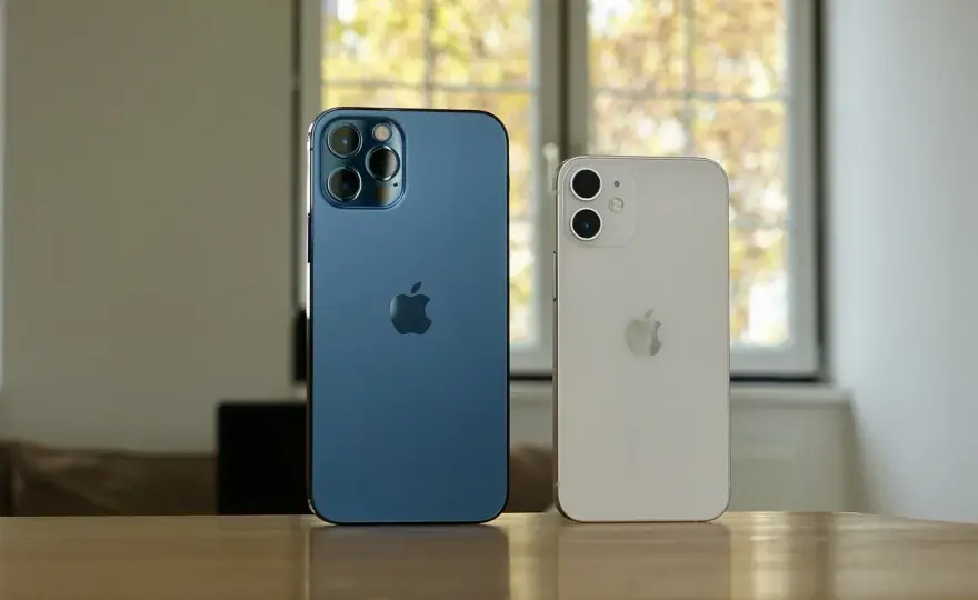 Czym się różni iPhone 12 od 13? Odkryj kluczowe różnice i nowości