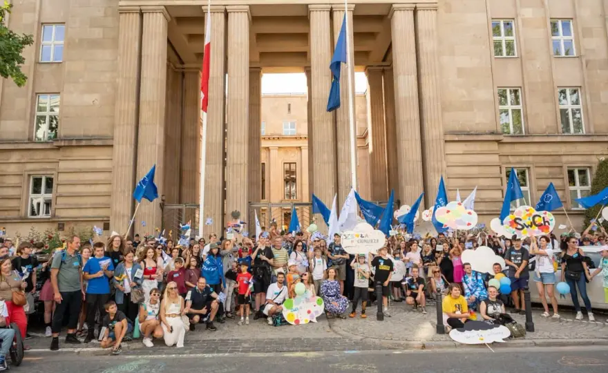 Czy szkoła w chmurze jest dobra? Odkryj wady i zalety tej formy edukacji