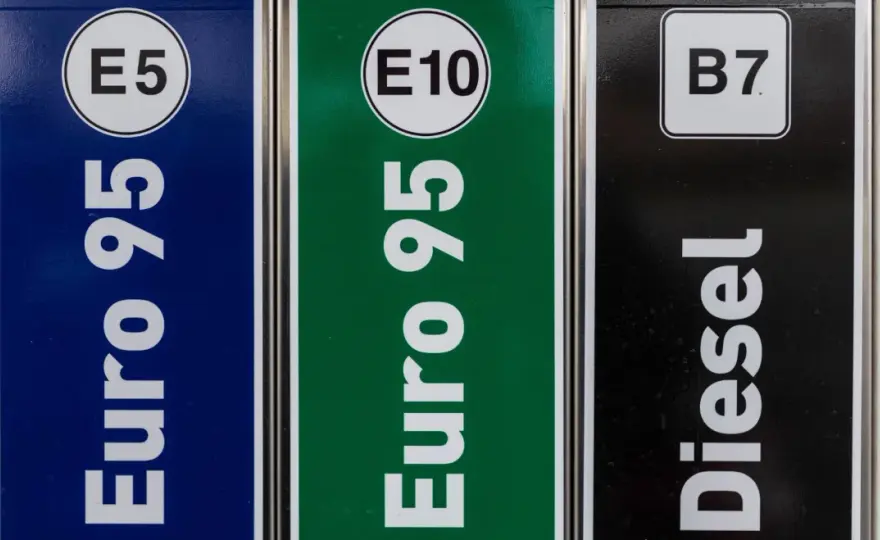 Benzyna E10 - czy twoje auto może ją tankować?