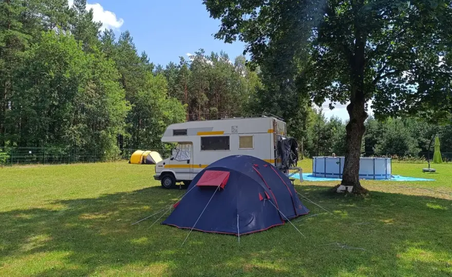 Kempingi Świętokrzyskie - Gdzie nocować z kamperem lub namiotem?