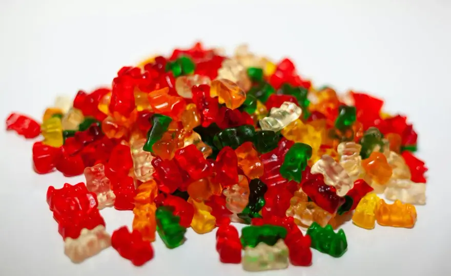 Z czego są zrobione żelki Haribo? Odkryj ich składniki i właściwości