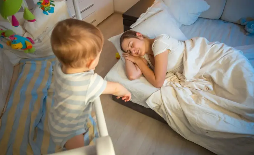 Bambino a 7 mesi - sviluppo, pappa, sonno e sicurezza