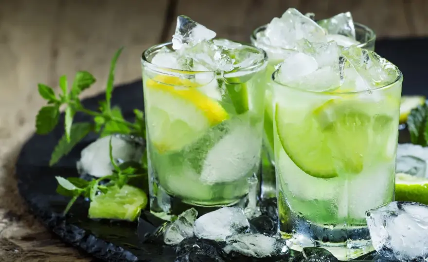Caïpirinha parfaite - Le guide pour un cocktail brésilien réussi