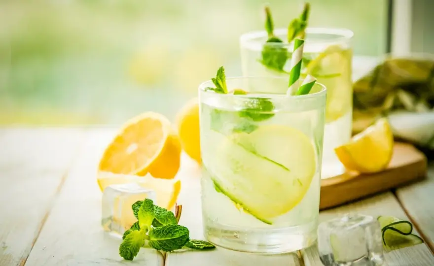 Lemoniada - przepis na idealny smak i zdrowe wariacje