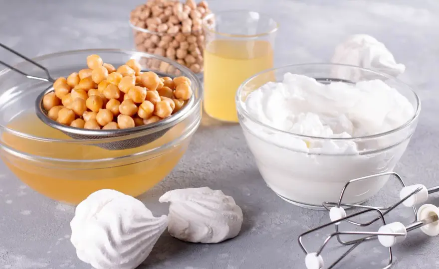 Aquafaba w koktajlach: Wegański zamiennik białka jaja?