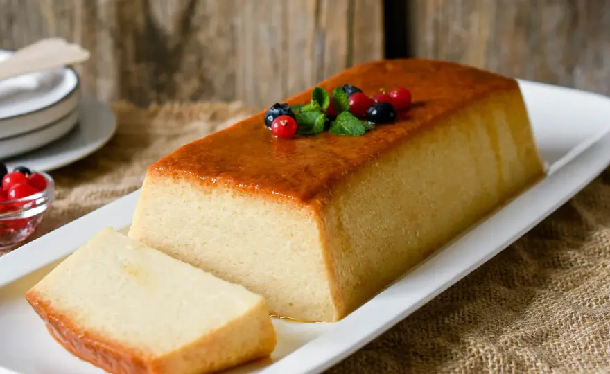 Pudin de pan casero y cremoso con caramelo