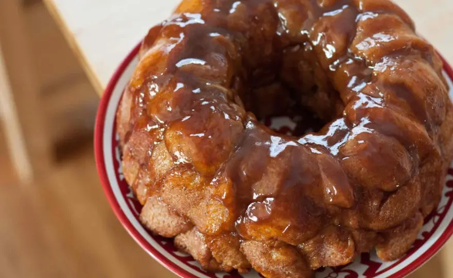 Monkey bread soffice e caramellato da staccare con le dita