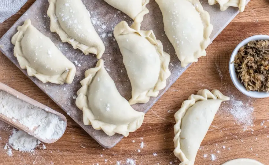 Jak mrozić pierogi ruskie, by się nie skleiły? Sprawdzony sposób