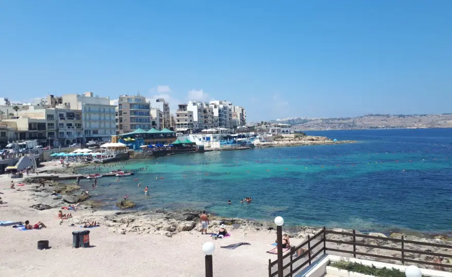 Bugibba Beach - Czy warto? Pełny przewodnik po plaży i okolicy