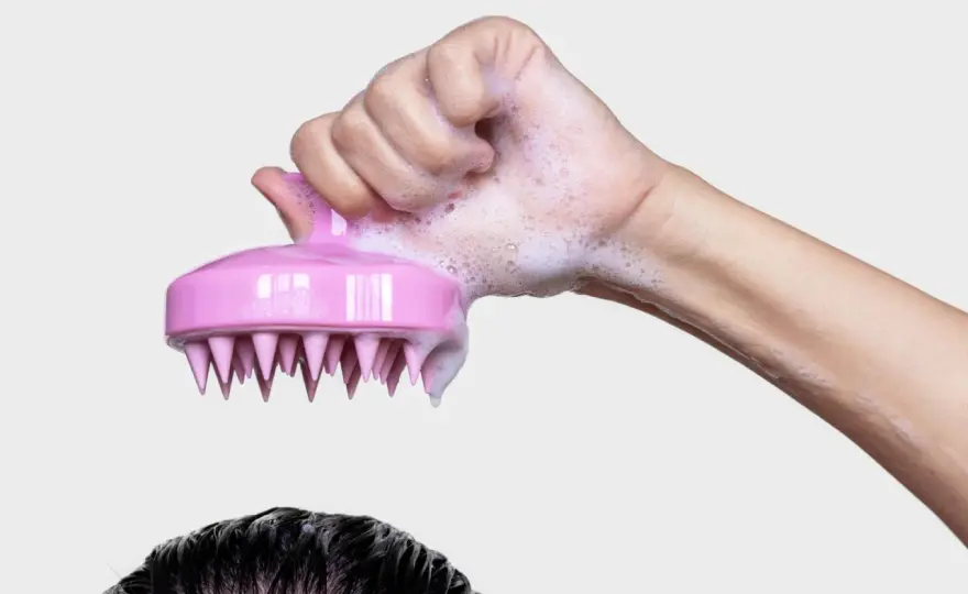 Kopfhaut reinigen - So geht's richtig für gesunde Haare