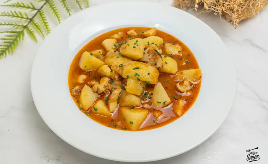 Patatas con sepia de la abuela, tiernas y melosas