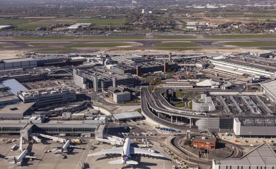 Największe lotnisko w Londynie? Heathrow - Twój przewodnik!