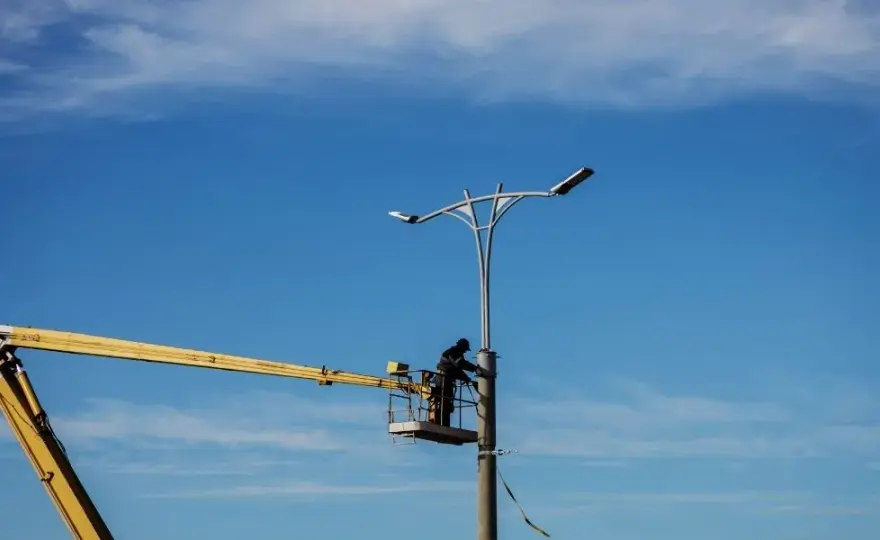 Wymiana oświetlenia na LED: remont czy modernizacja? Porównanie opcji