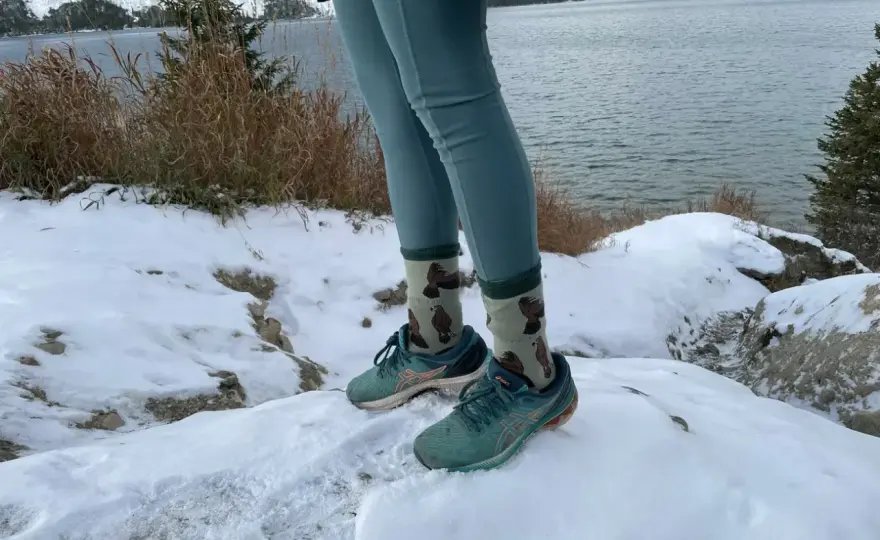 Legginsy w górach - jak dobrać materiał i krój
