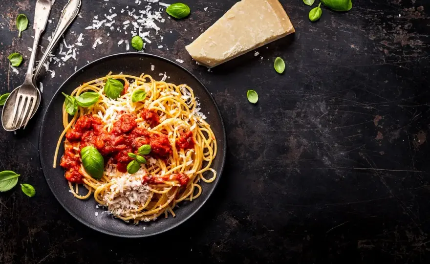 Ile kalorii ma porcja spaghetti? Sprawdź, co wpływa na kaloryczność