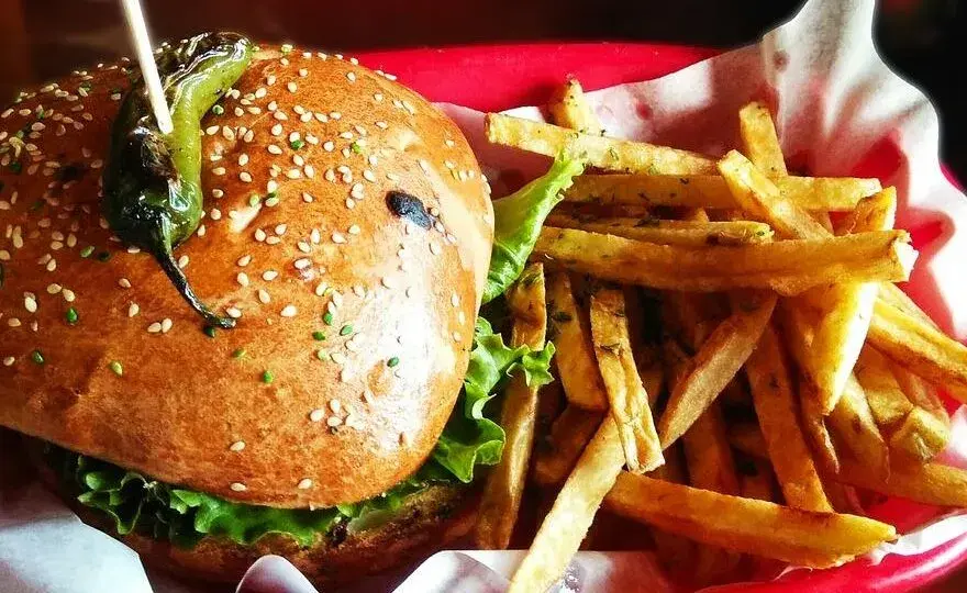 Ile kcal ma jalapeno burger? Zaskakujące różnice w kaloryczności