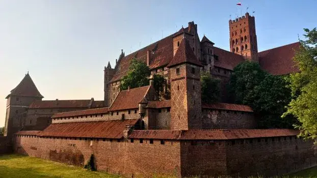 Ile wież ma zamek w Malborku? Zaskakujące fakty o architekturze