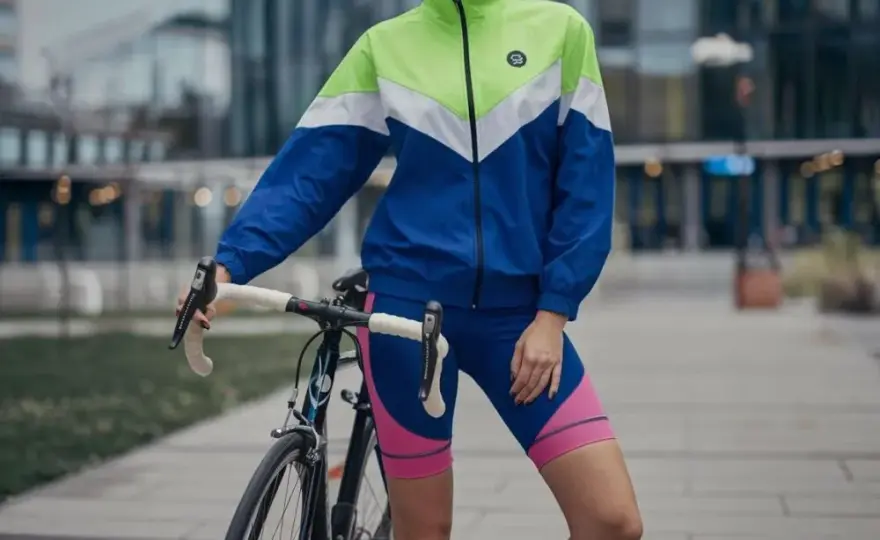 Modne stylizacje z kolarkami: poznaj najlepsze inspiracje i trendy