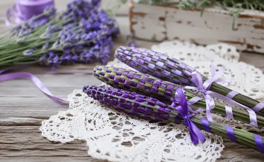 Lavendel flechten - So gelingt dein duftender Lavendelstab!