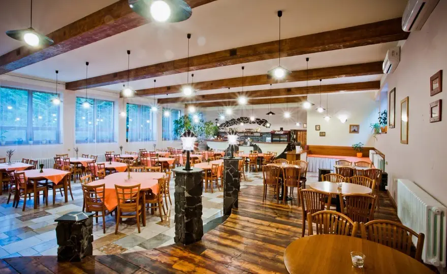 Gdzie zjeść w Mielnie? Sprawdzone restauracje i smaki nad Bałtykiem