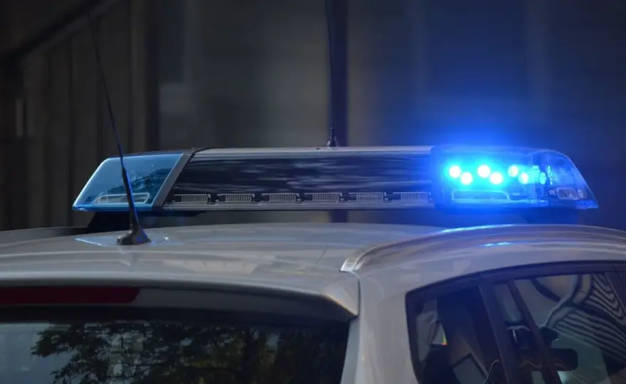 Pojazd uprzywilejowany - Jak reagować? Poradnik kierowcy