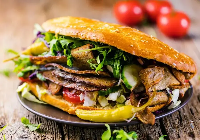 Kebab czy zdrowy? Odkryj, co naprawdę kryje się w kebabie