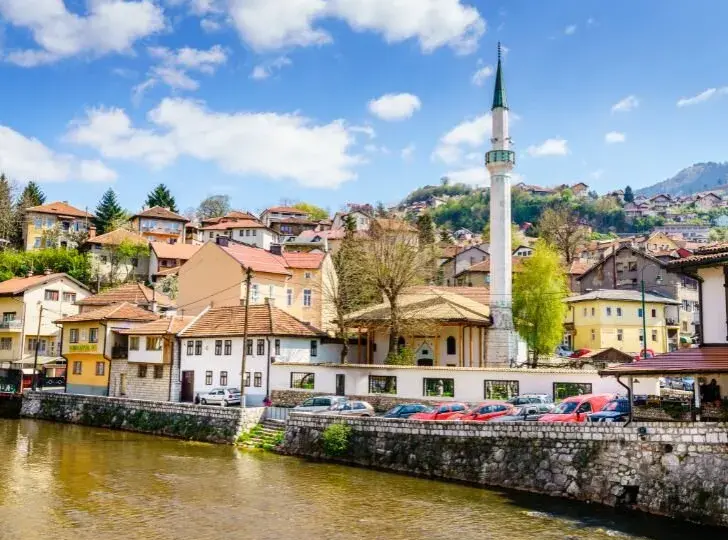 Czy Sarajewo jest bezpieczne? Aktualne informacje i porady dla turystów