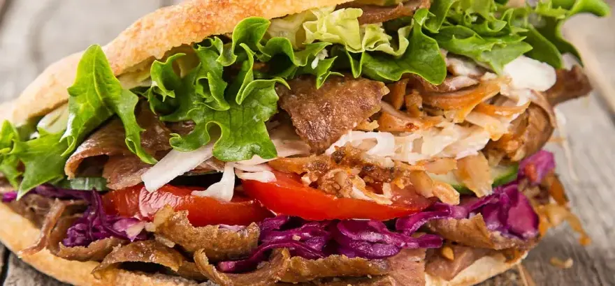 Domowy Kebab: Przepis Jak z Budki - Mięso, Sosy i Składanie