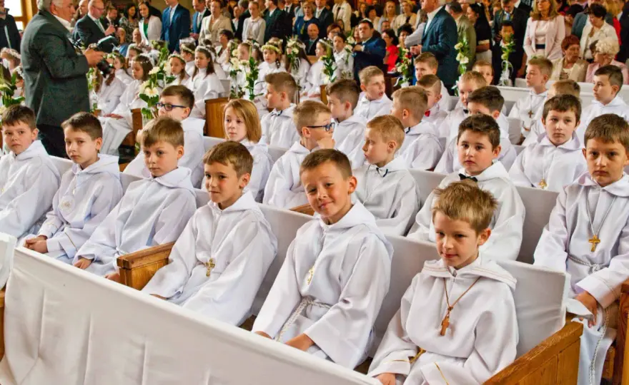 Rocznica Komunii: Obowiązek czy tradycja? Wyjaśniamy!