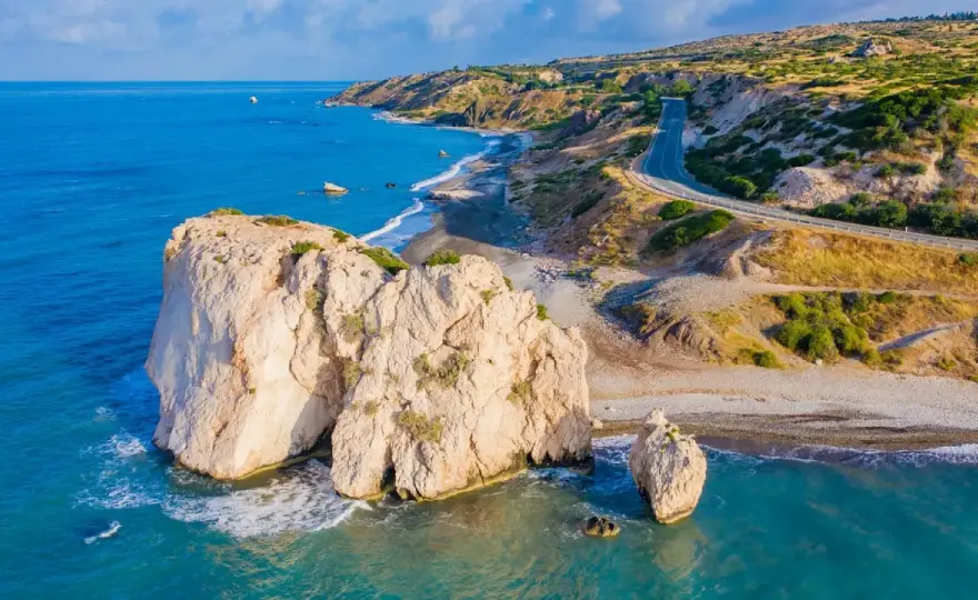 Lotniska na Cyprze - Larnaka czy Pafos? Wybierz mądrze!