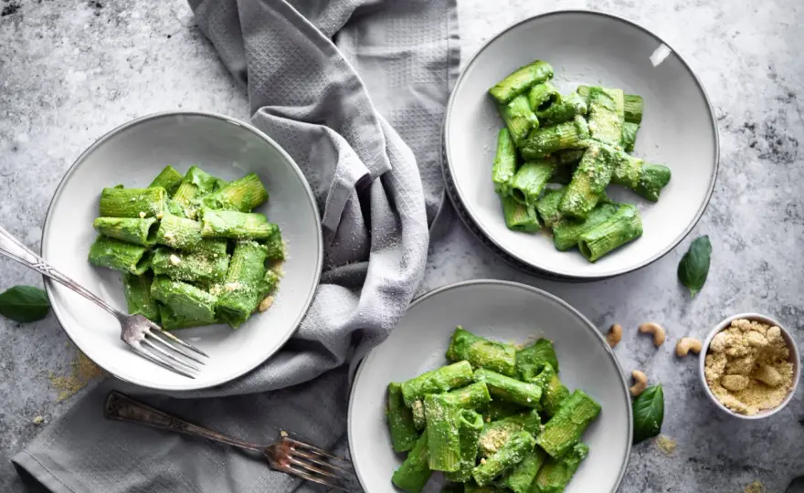 Vegane Spinatsoße - Wie sie in 15 Minuten perfekt cremig wird