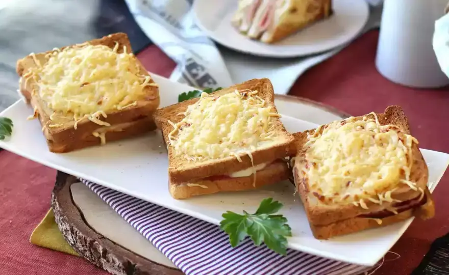 Croque monsieur hemma - så gör du den krämig och gyllene