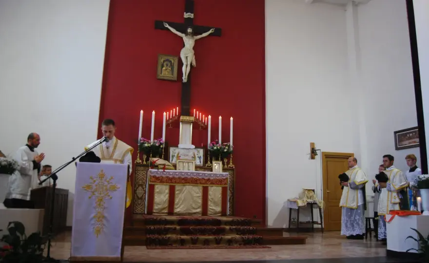 O której godzinie jest litania do Matki Bożej - aktualne godziny nabożeństw