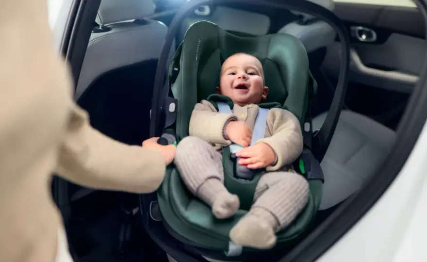 Jak wyjąć fotelik z bazy Isofix? Bez szarpania!