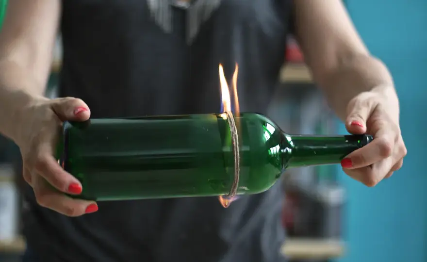 Jak zrobić szklankę z butelki? Praktyczny poradnik DIY