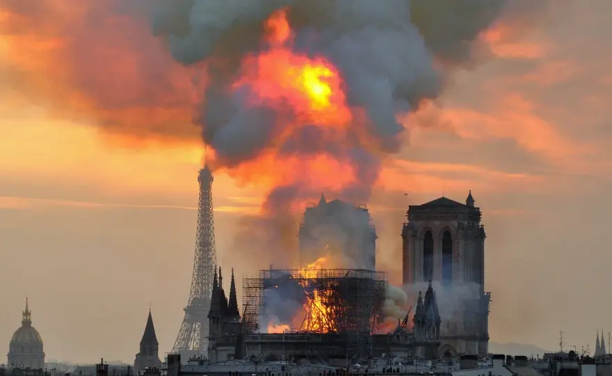 Notre-Dame po pożarze - Jak zwiedzać? Poradnik 2026