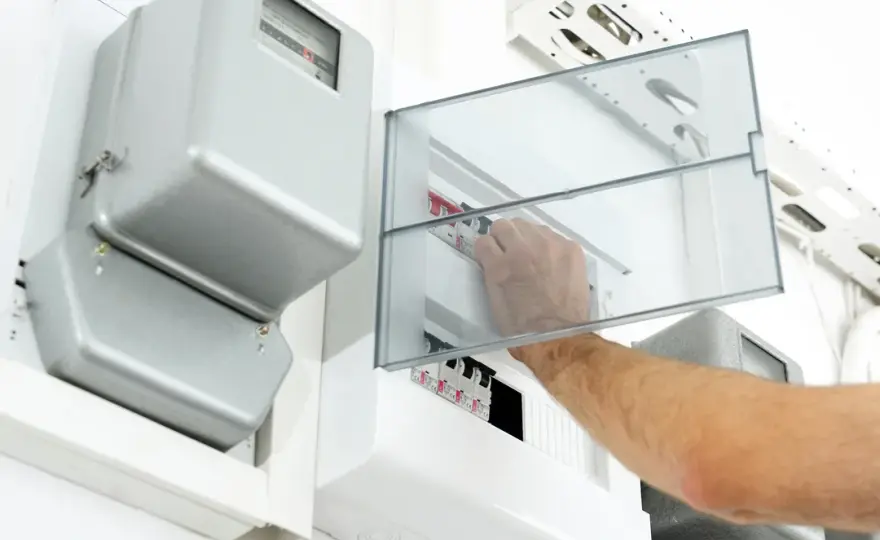 Jak ukryć skrzynkę elektryczną - 7 skutecznych i estetycznych sposobów