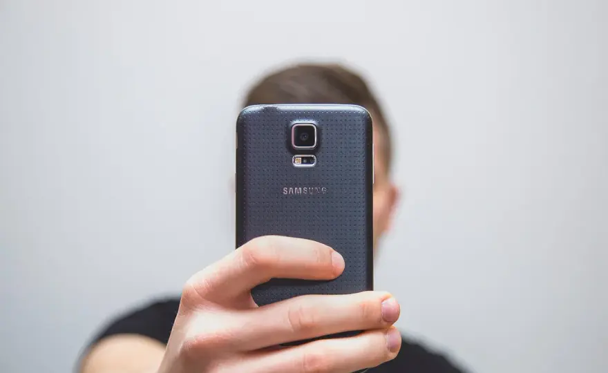 Jak sprawdzić aparat w telefonie i uniknąć problemów z jakością zdjęć