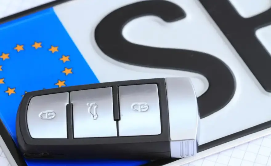 Przerejestrowanie samochodu: Uniknij kar! Checklista i koszty 2026