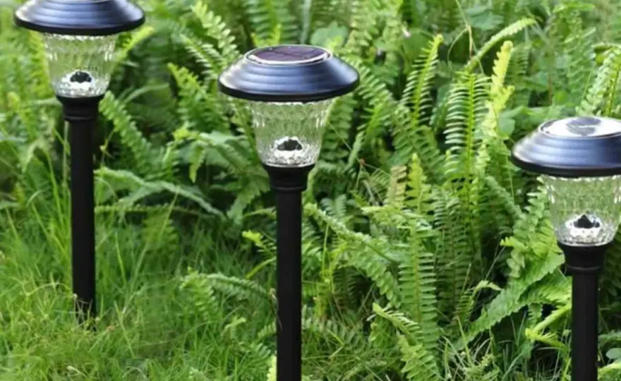 Lampa solarna nie świeci? Poznaj sekrety jej działania!