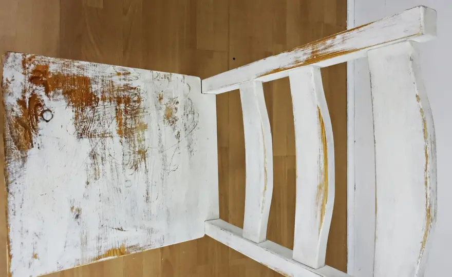 Jak zrobić kwietnik ze starego krzesła? Prosty przewodnik DIY