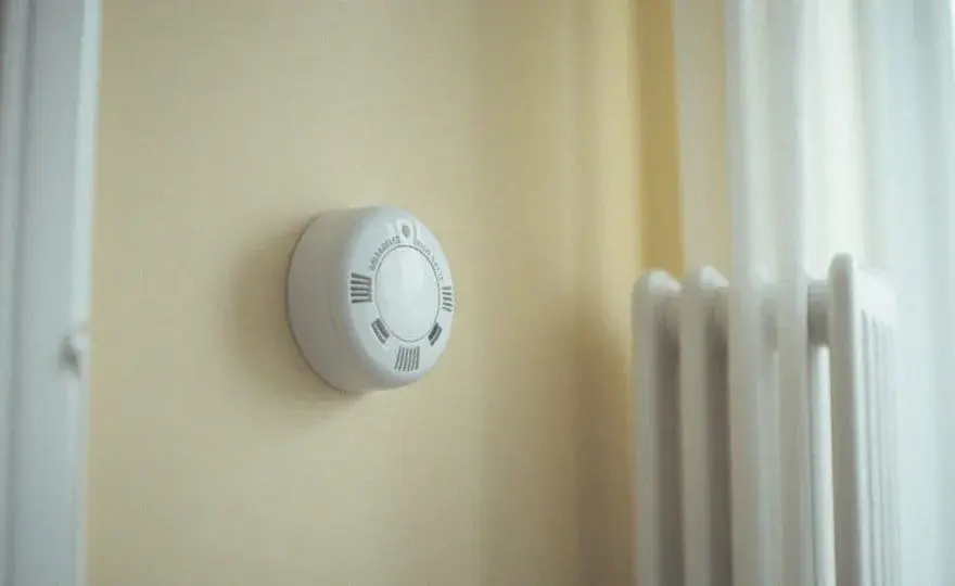Czujnik czadu pika co jakiś czas - co to oznacza i jak reagować