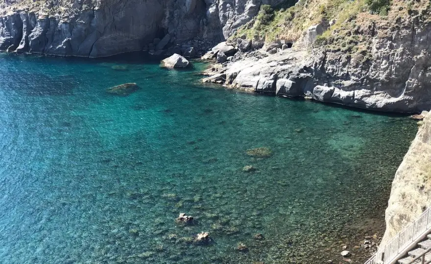 Ischia - Dove fare il bagno in acqua calda naturale?