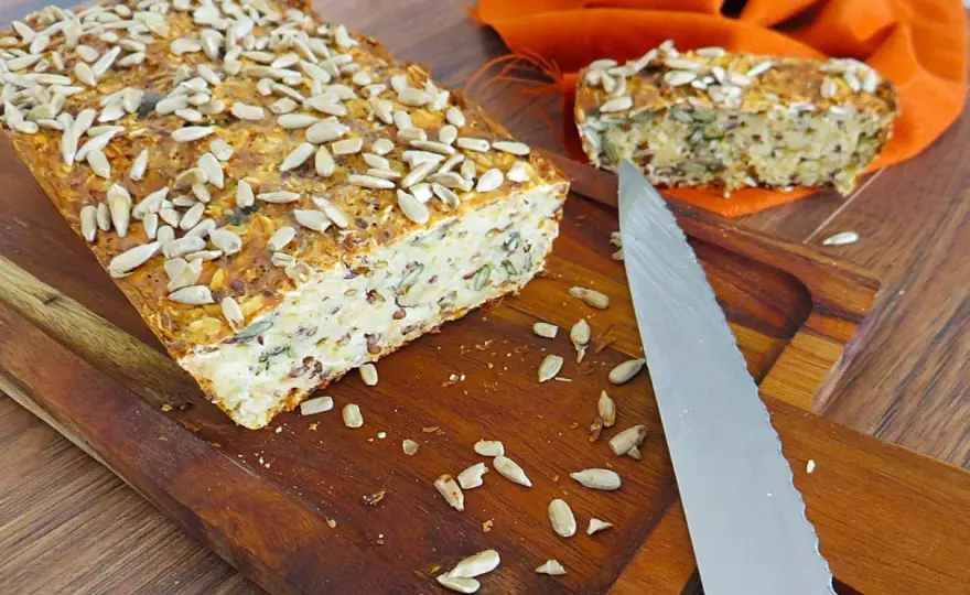 Chleb keto z twarogu i jajek - Jak upiec idealny bochenek bez mąki?